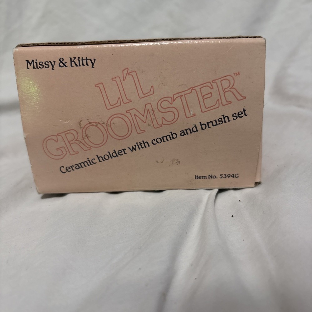 VINTAGE Lil Groomster Brush and Comb Set Ceramic Holder #5394G Missy And Kitty - Picture 4 of 8